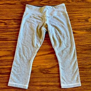 Lululemon capris. Great condition, worn twice.